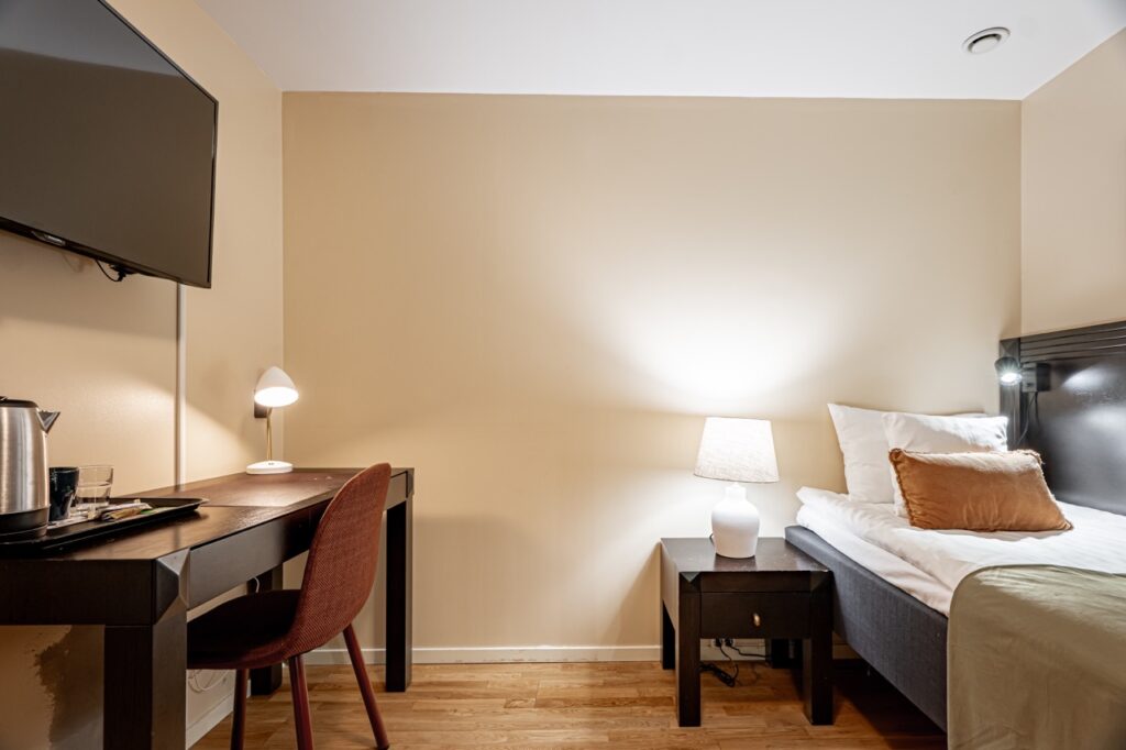 compact small no window shared bathroom3 — крупный размер Injoy Solna